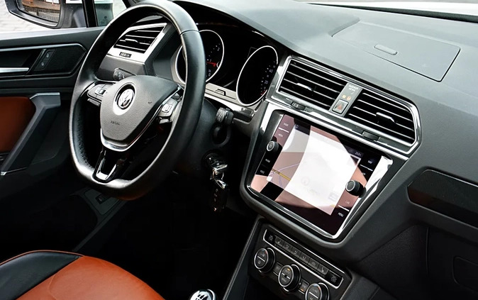 Volkswagen Tiguan cena 89700 przebieg: 171750, rok produkcji 2018 z Warka małe 667